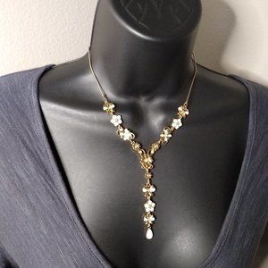 Y Shaped White Flower Metal Necklace 16 Inches